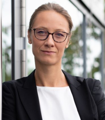 Portraitbild von Julia Amann Geschäftsführerin/ Gründerin Kikom